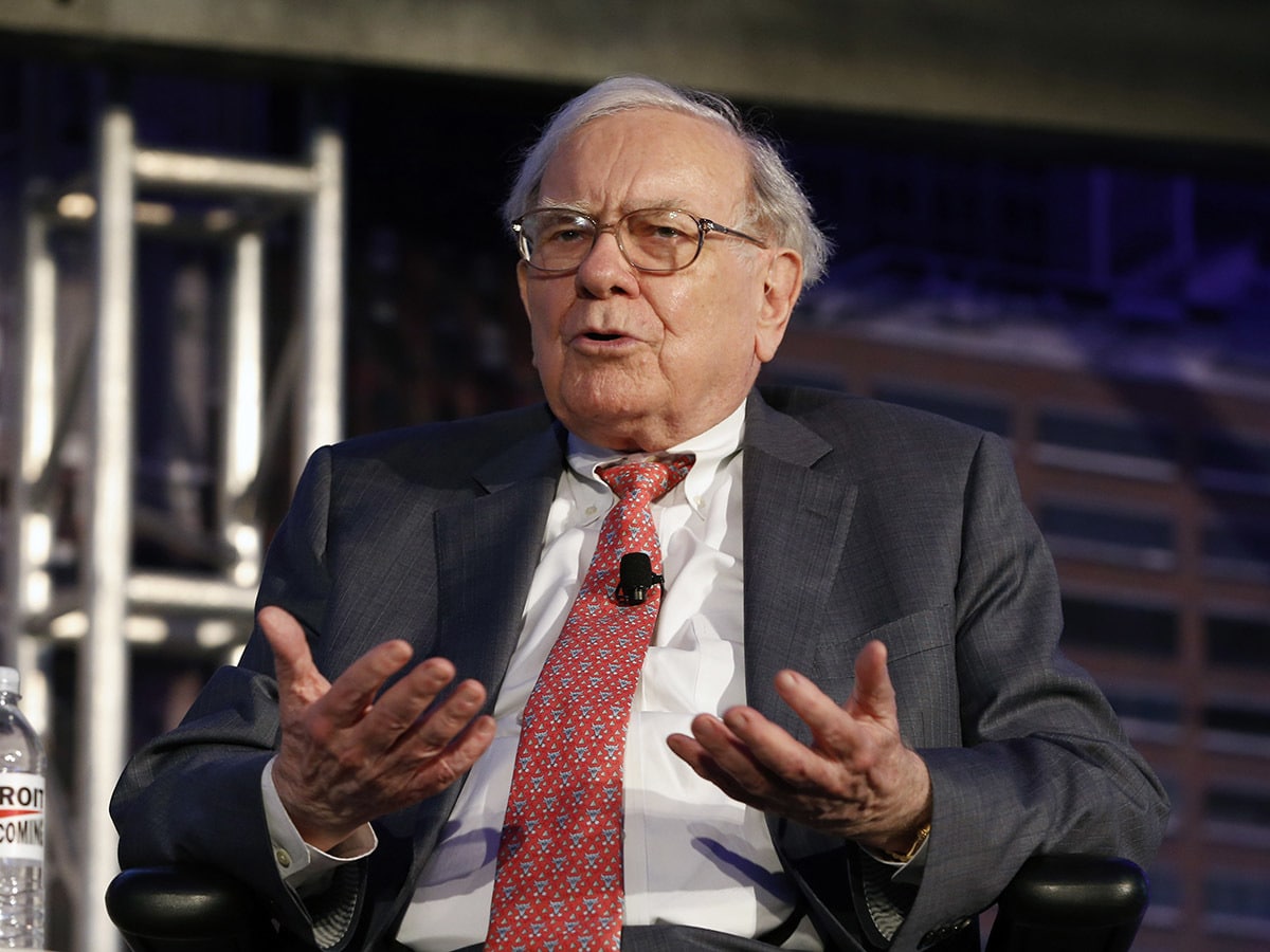Carl Icahn and Warren Buffett vs millennial traders: who's winning?