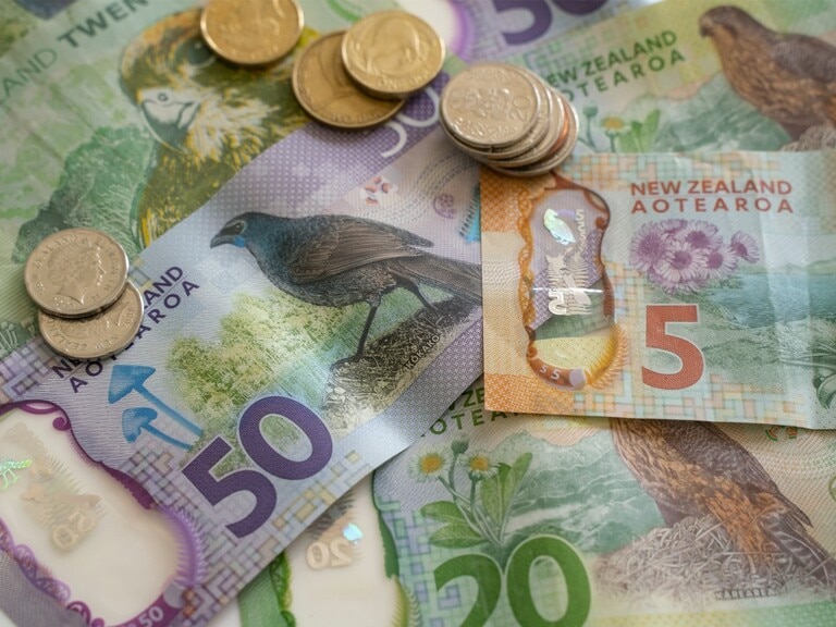 NZD weakens, New Zealand’s inflation hits three-decade high
