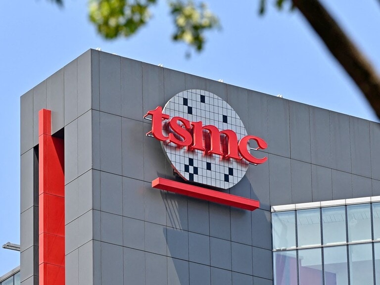 Investors cut stakes in TSMC as geopolitical uncertainty grows