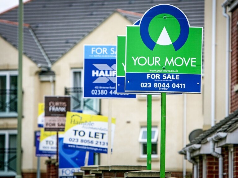 Average UK house price falls 1.1% in February