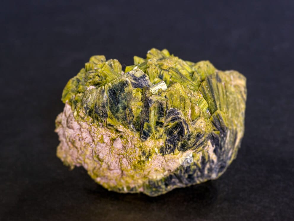 17b_uranium-stocks--488222869-