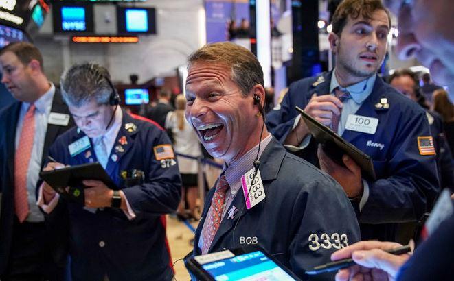 Mood helped by vaccine hopes, FedEx flies, gold tumbles