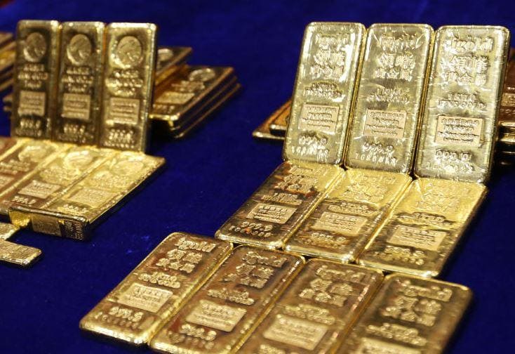 Gold breaks out as virus fears rise
