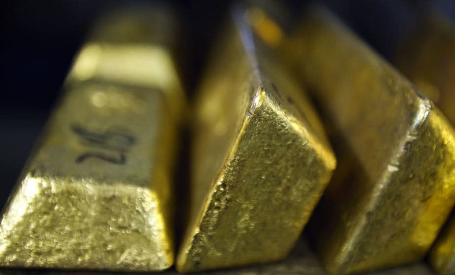 Gold, bonds back in favour as stocks slump