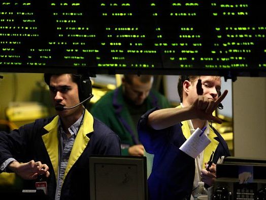 Wall Street trascina gli indici globali, settore dei servizi al centro dell’attenzione