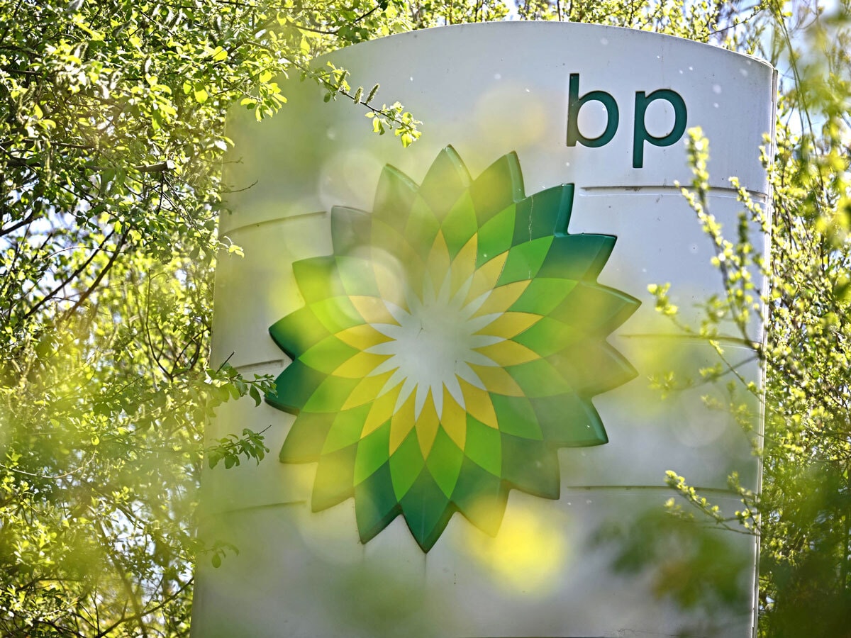 BP helps the FTSE100 break a 4-day decline
