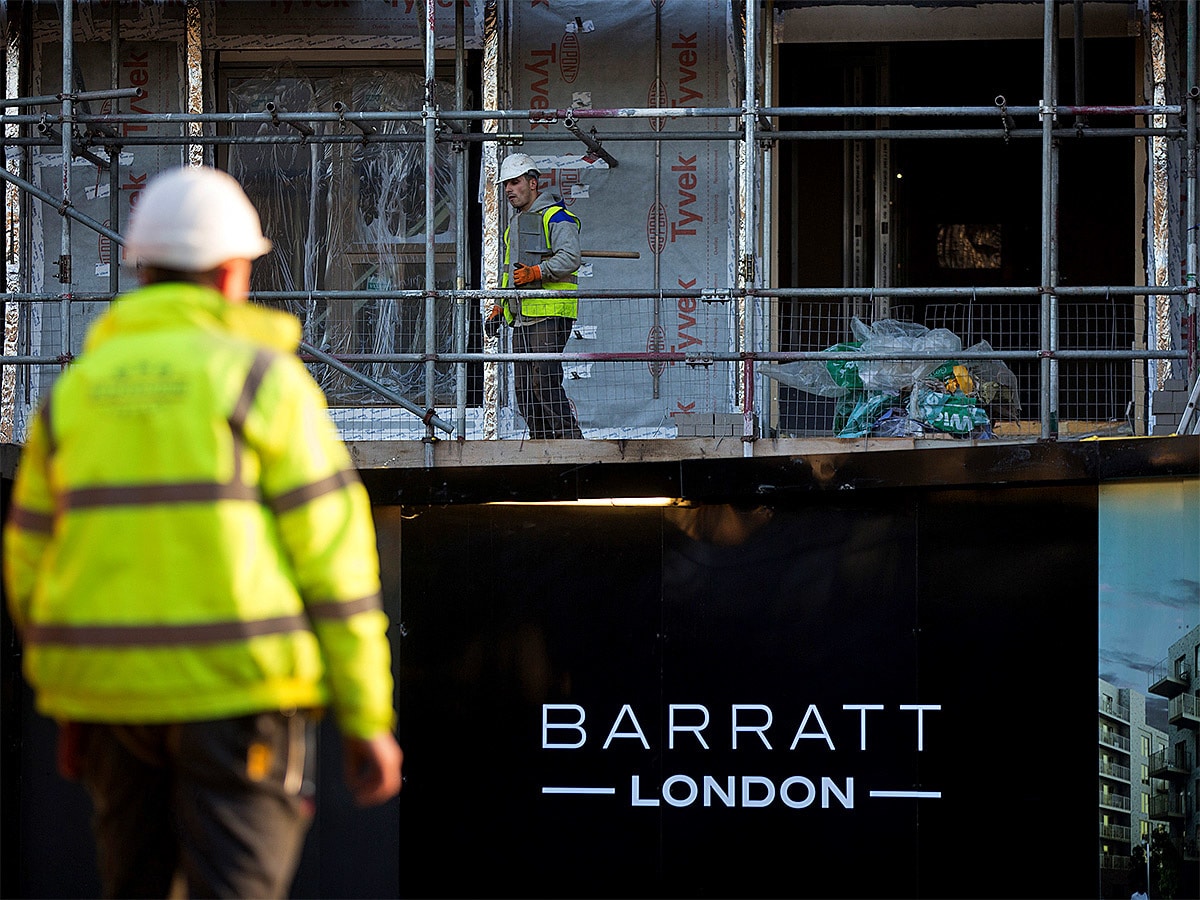 Barratt share price: a Barratt construction site in London