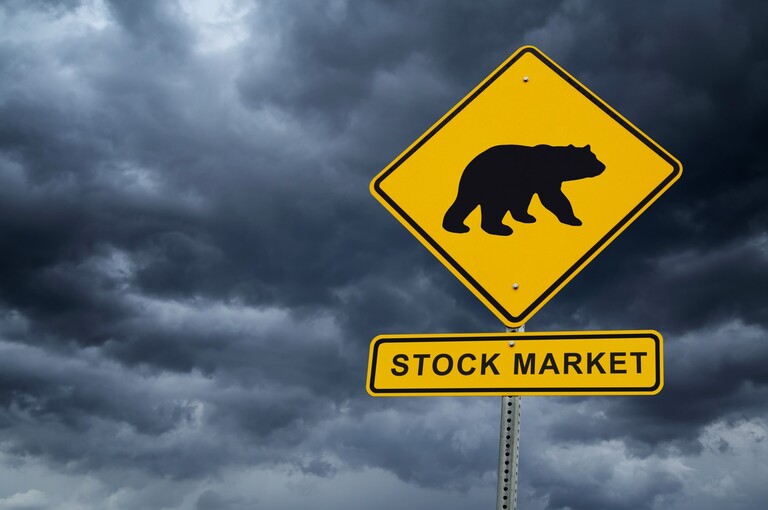 US stocks tumble on economic concerns as VIX spikes