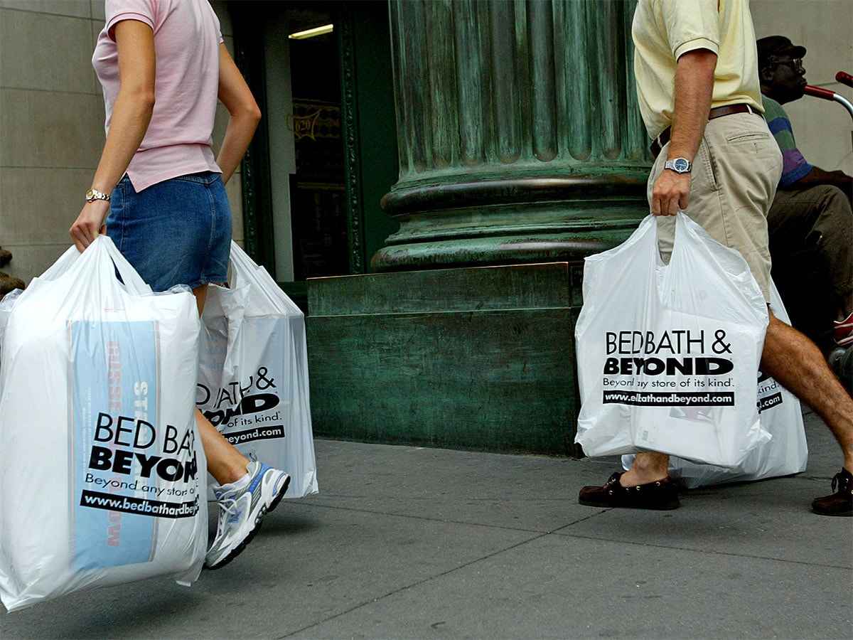 Shoppers carrying bags from Bed Bath & Beyond