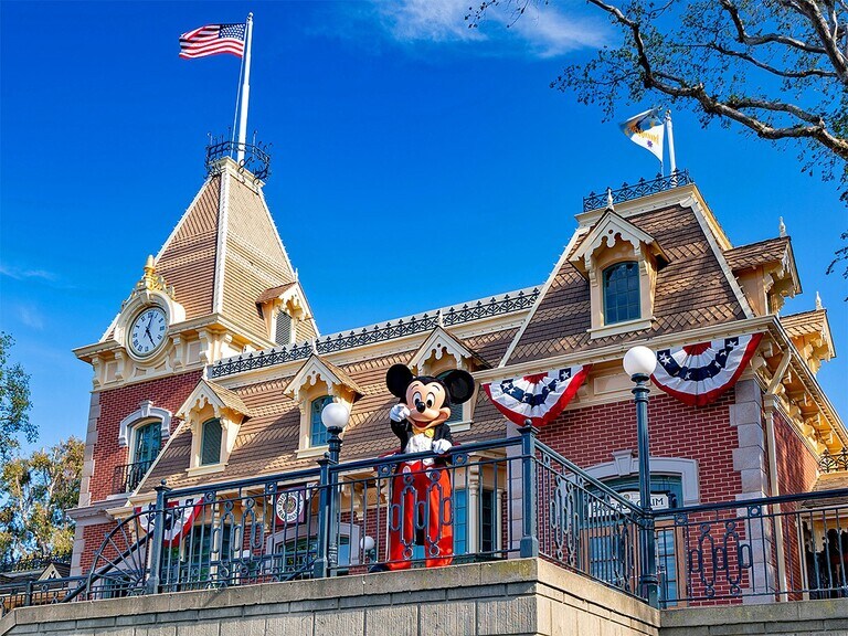 Disney set to dazzle with fourth-quarter growth
