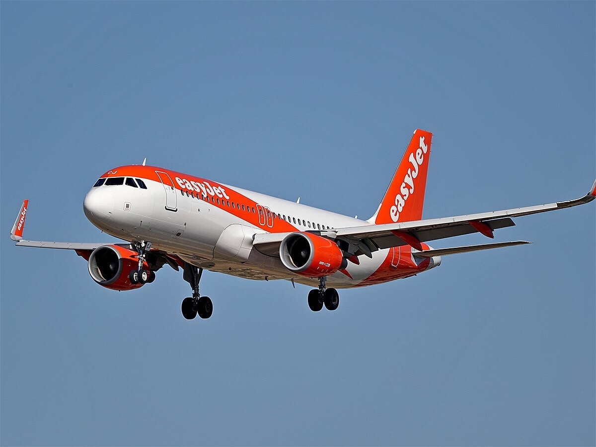 easyJet share price: An easyJet Airbus comes in to land.