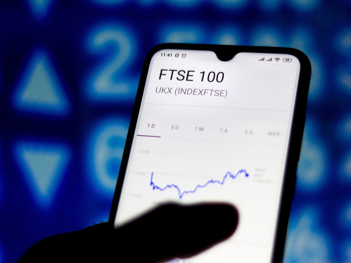 A FTSE 100 chart on a mobile device