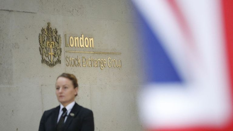 FTSE 100 index back in the black after positive earnings ...