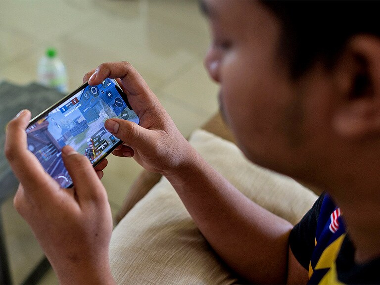 How will a 5% fall in mobile gaming spend impact share prices?