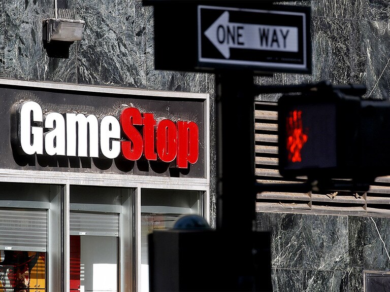 Will Carl Icahn continue to bet against GameStop?