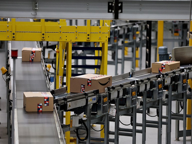 Can Amazon’s share price deliver after news of warehouse closures?