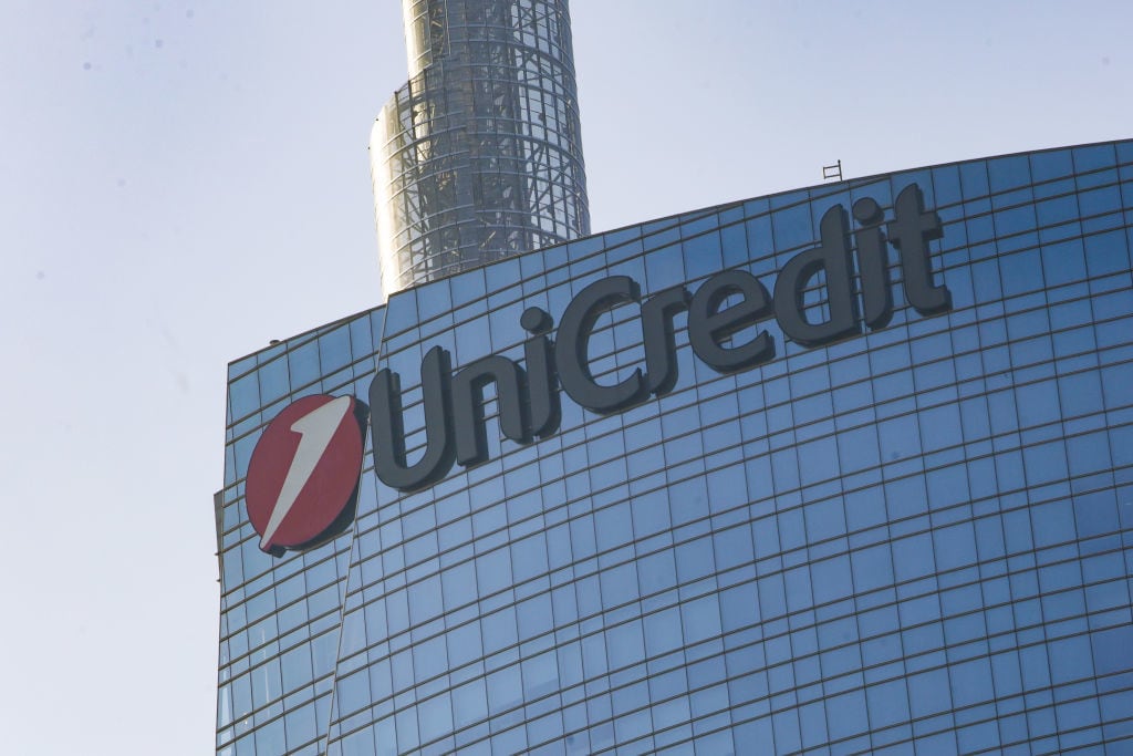 Turnaround Tuesday sees banks outperform, Unicredit slides