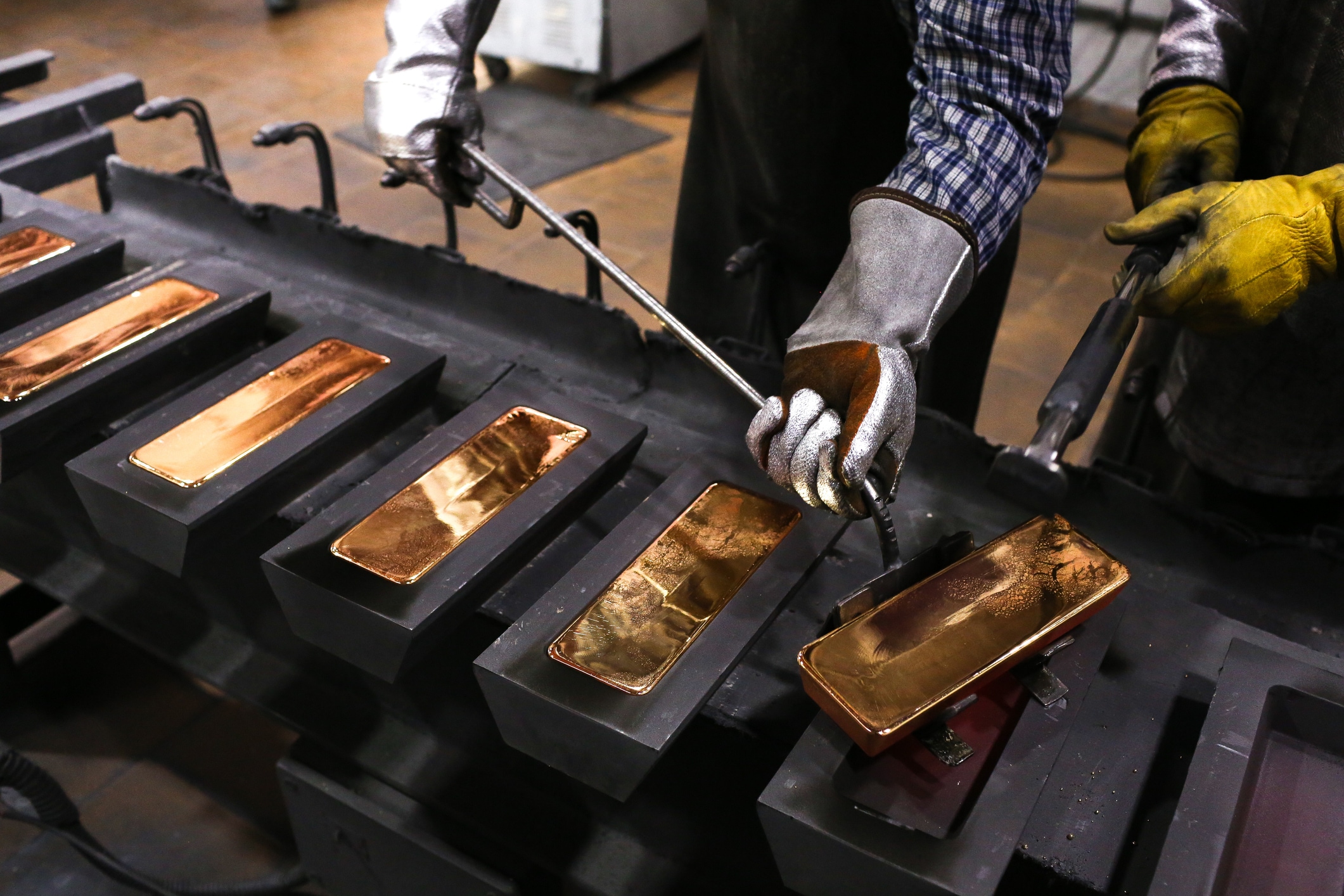gold being poured into bars