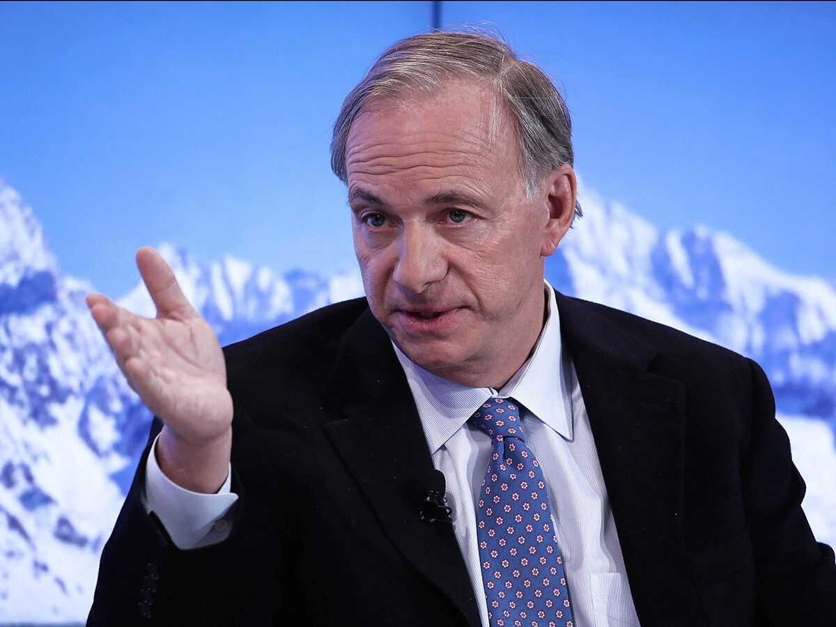 Who outperformed hedge fund legends Ray Dalio and Michael Hintze?