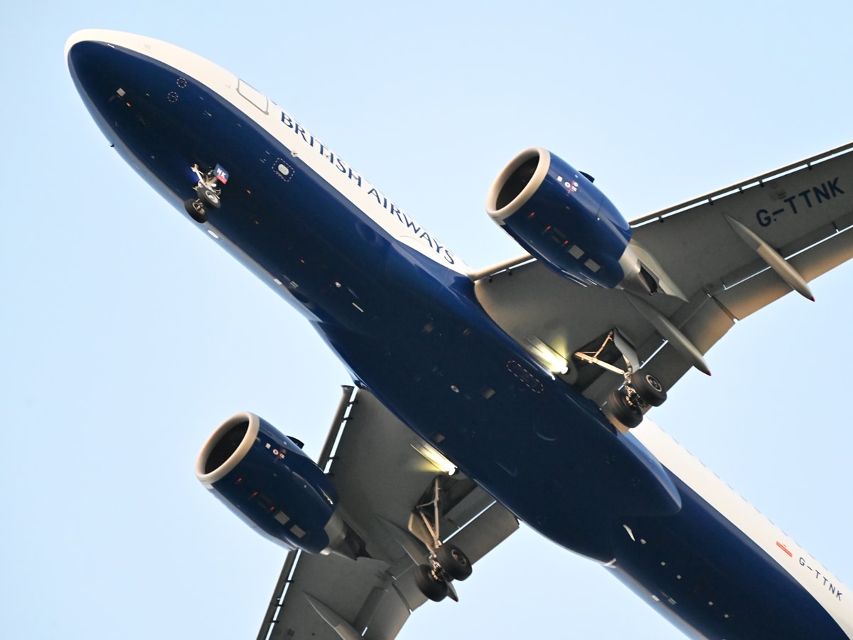 IAG share price: an airplane in flight