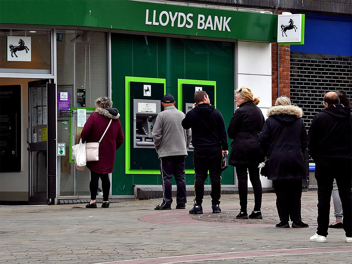 Lloyds Bank cash machines