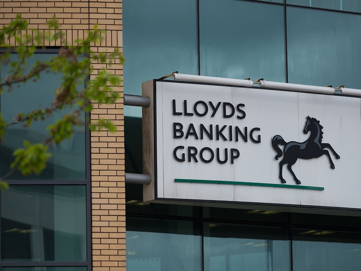 Is Lloyds’ share price a bargain right now?