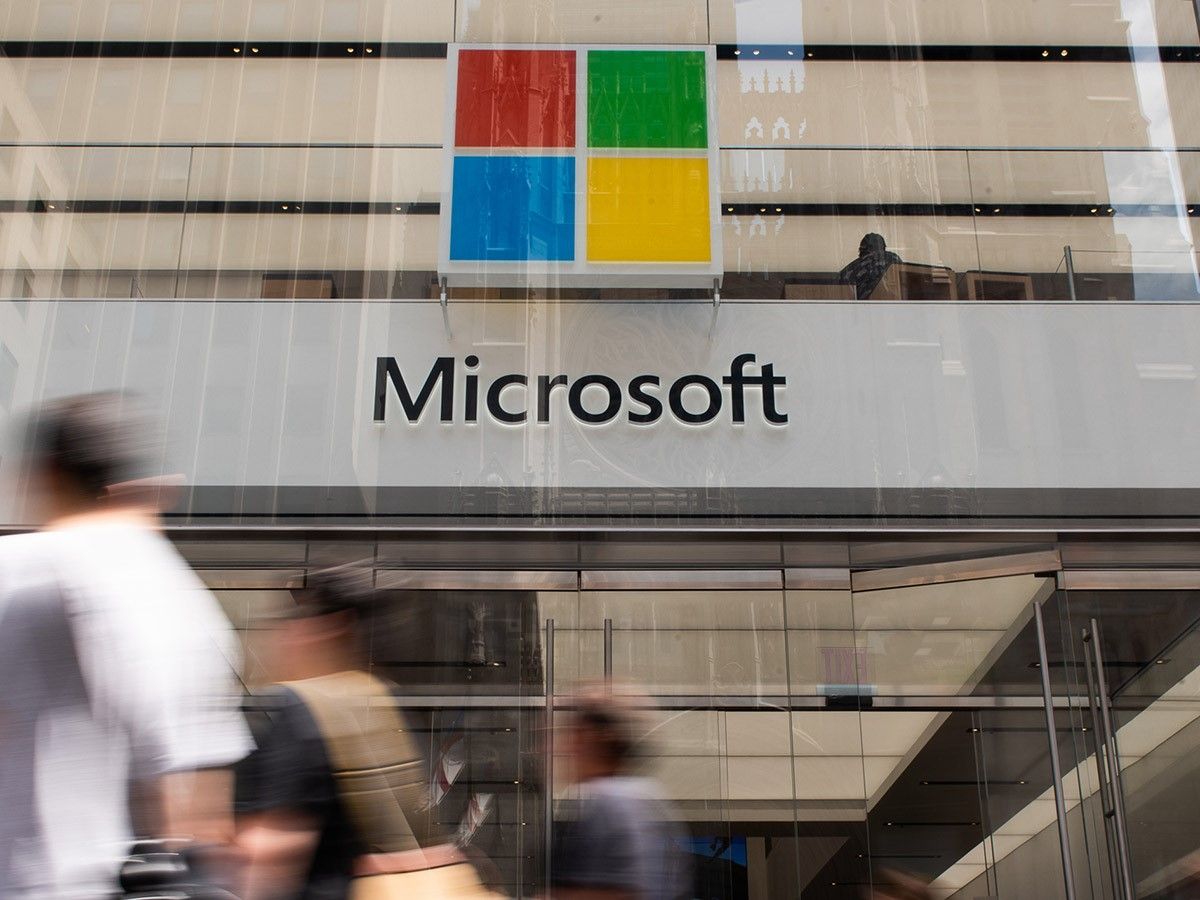 Is Microsoft’s share price surge masking dwindling revenue growth?