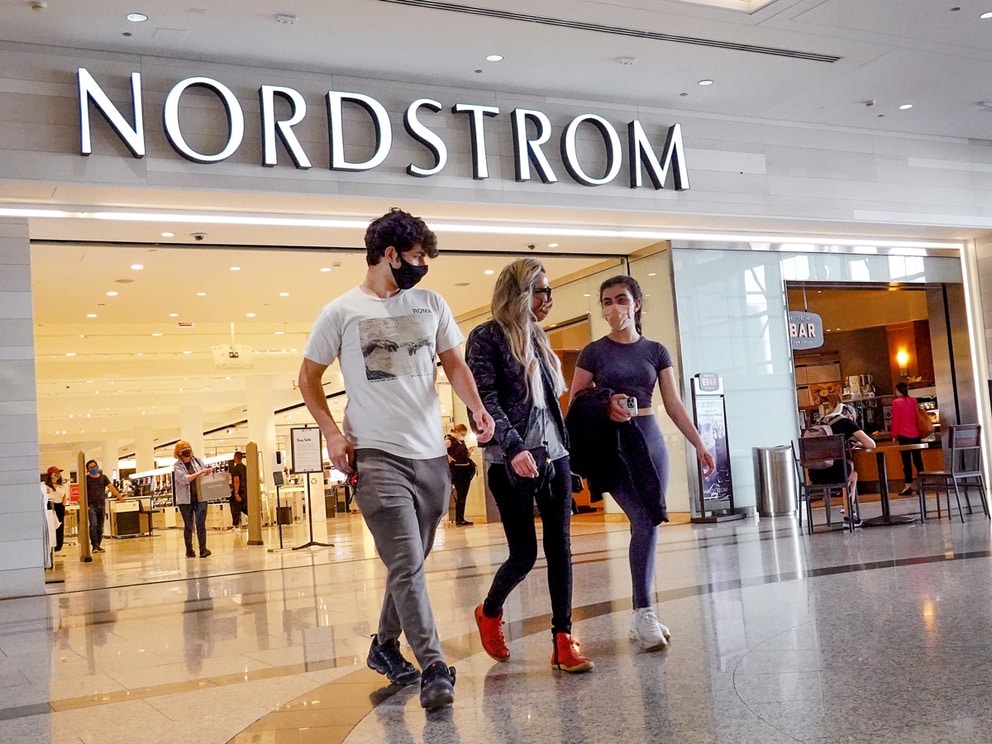 Will recovering sales lift the Nordstrom stock post-earnings?