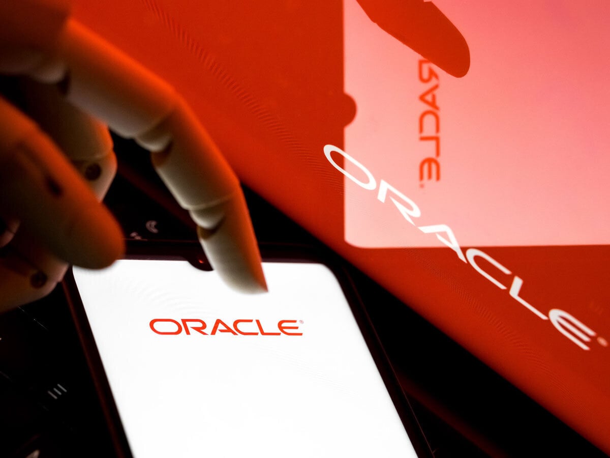 AI Stocks Slide on Oracle Setback
