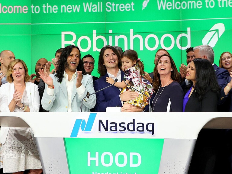 Why Did Cathie Wood’s ARK Sell $39m in Robinhood Shares in March?
