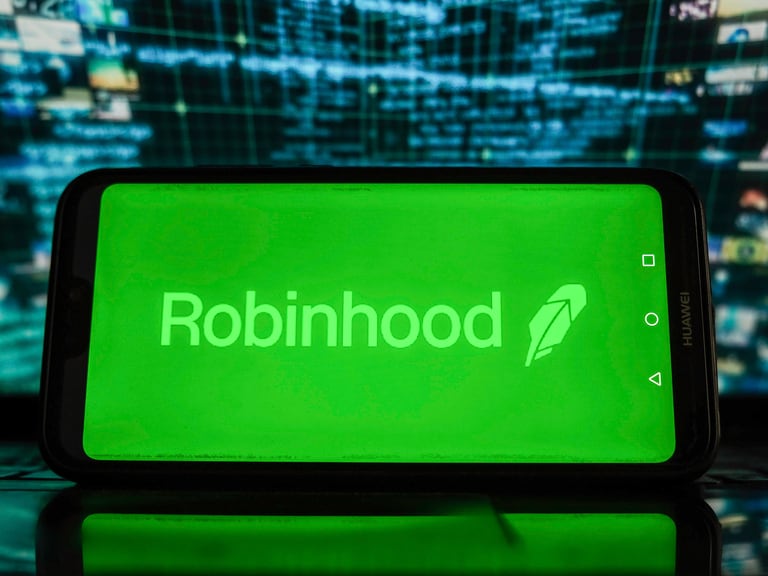 HOOD Stock: Is Robinhood Declining, or in the Midst of a Transition?