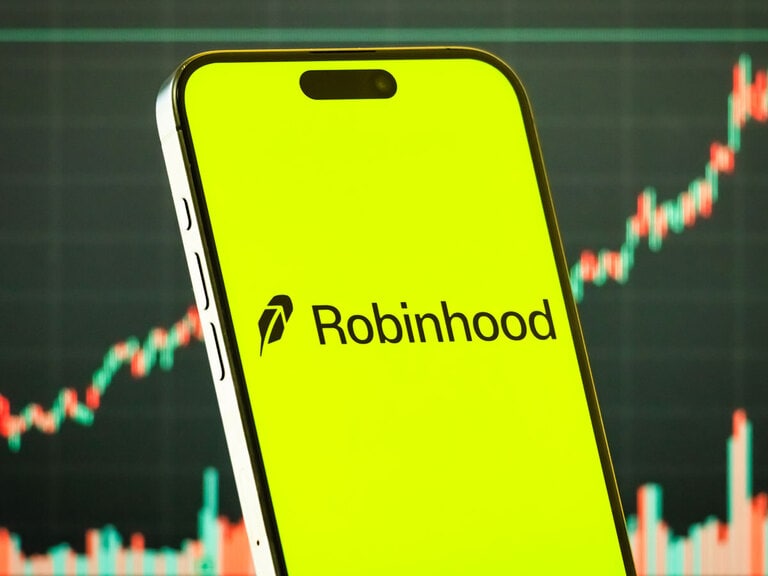 HOOD Stock: Is this the End of Robinhood’s Year-long Surge?