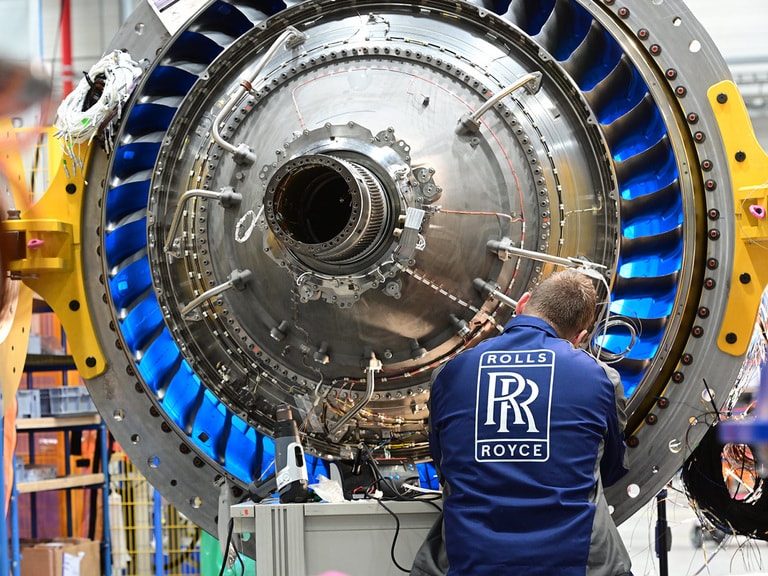 Rolls-Royce pins share price recovery on aviation sector
