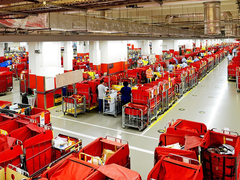 Slowing parcel deliveries drag on the Royal Mail share price