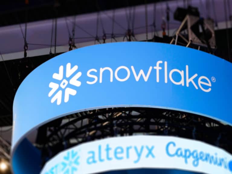 SNOW Stock: Why Is Snowflake a Top 2025 AI Pick?