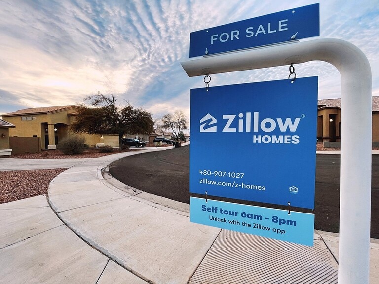 Zillow is disrupting real estate — how is its share price moving