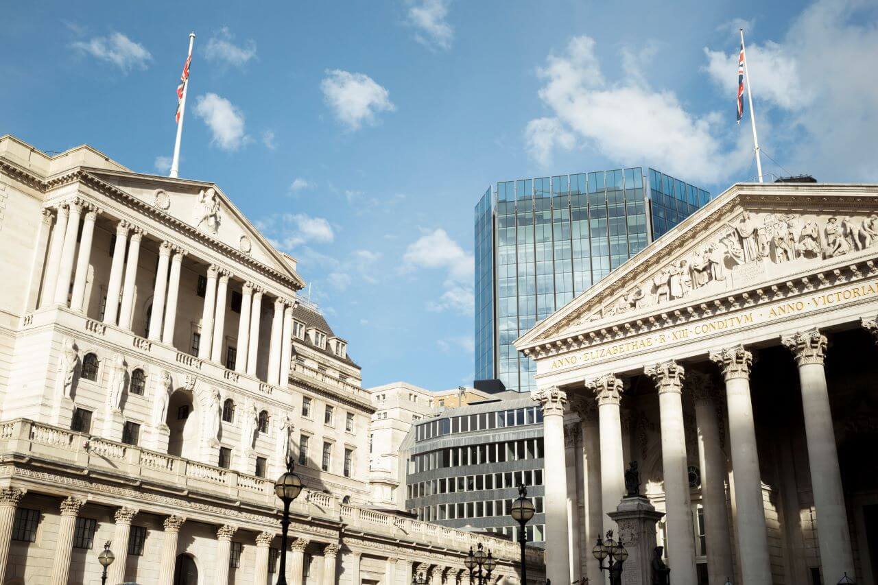 UK, London, Bank of England and the Royal Exchange with modern glass built office tower behind
