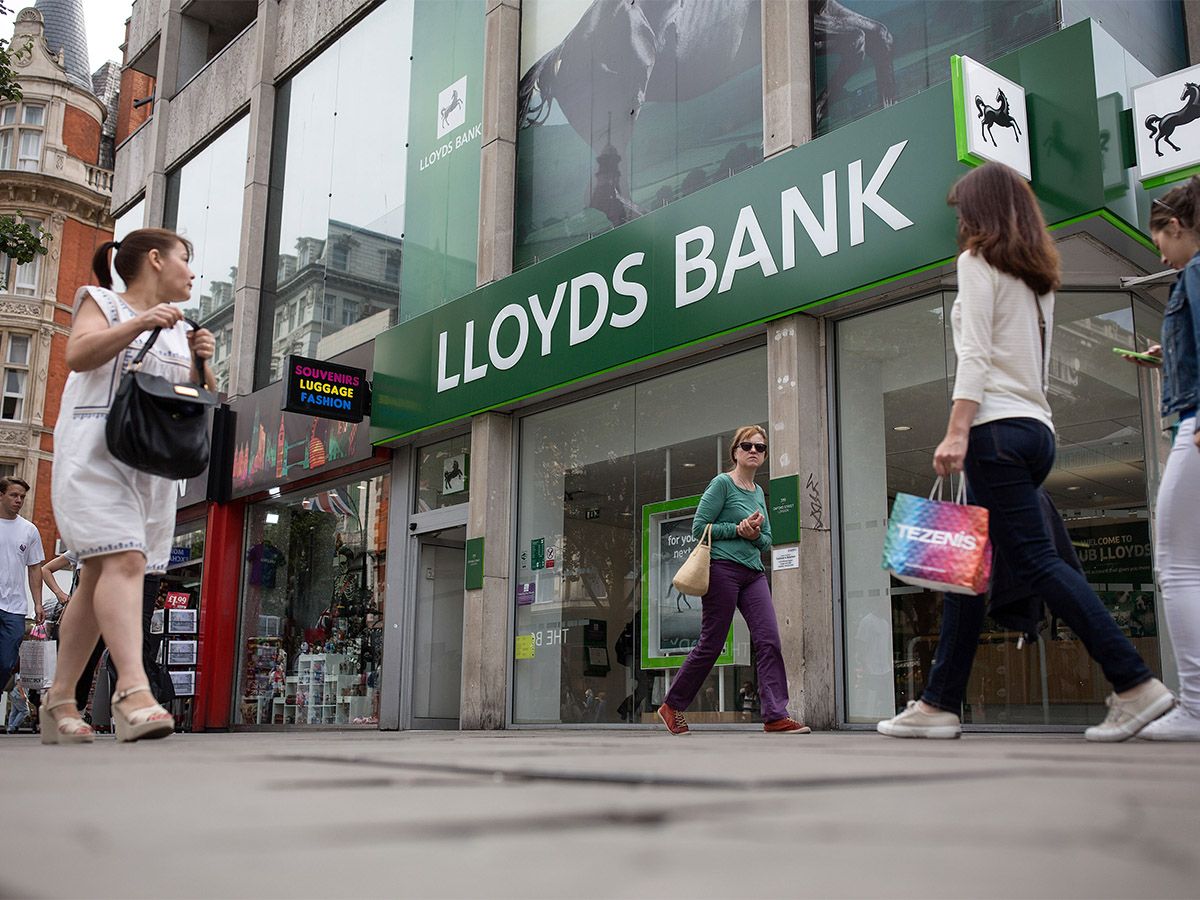 Lloyds share price: with H1 earnings days away, is the bank a buy or sell?