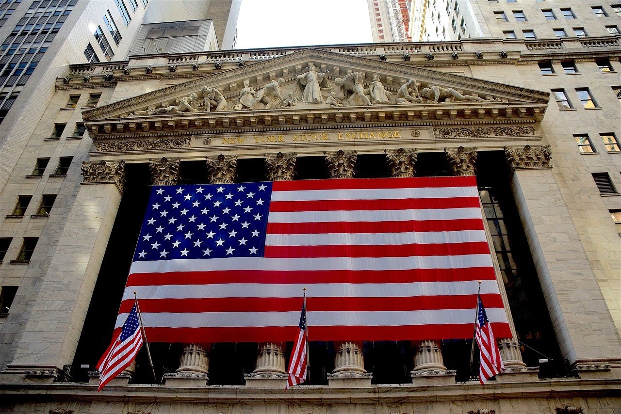 NYSE, New York Stock Exchange building and US flag