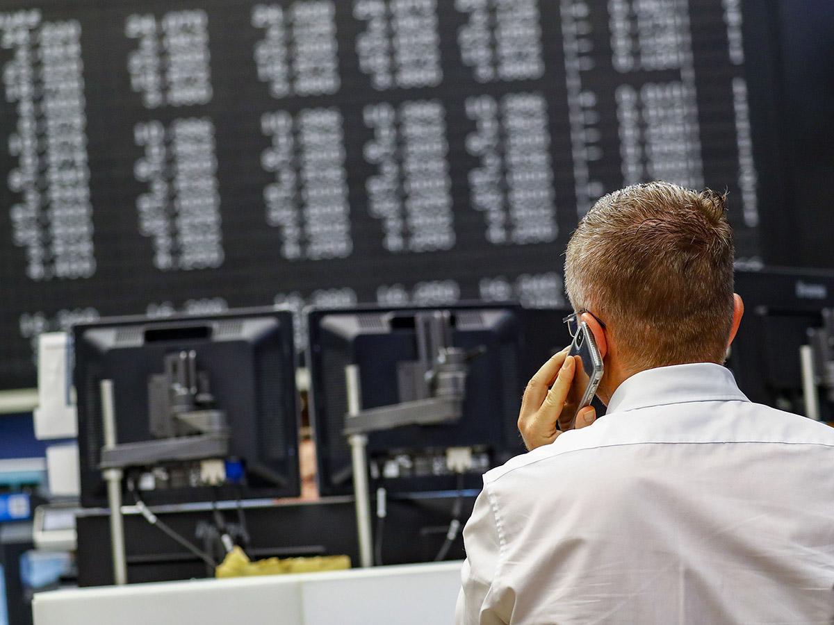 European stocks slip, as markets take pause